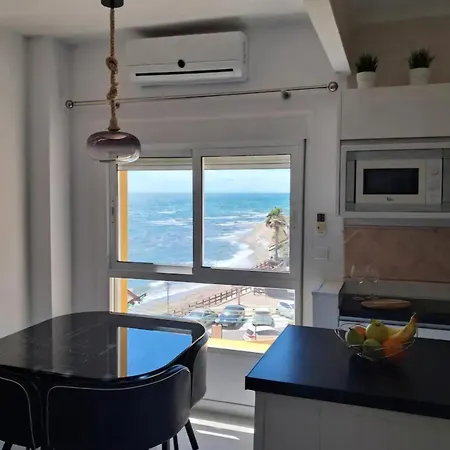 Beachfront Apartment Sitio de Calahonda